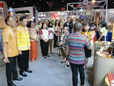 เอกอัครราชทูตสาธารณรัฐฟิลิปปินส์ เยี่ยมชมงาน “OTOP City 2024 Happy Market มอบความสุข ด้วยของขวัญล้ำค่า จากภูมิปัญญาไทย” ตั้งแต่วันนี้ ถึงวันที่ 22 ธันวาคม ณ อิมแพค เมืองทองธานี