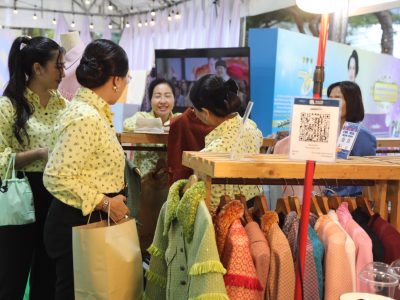 ร้านกาชาด พช. สวนลุมพินีคึกคัก นำ OTOP เด่นดังมาให้ท่านได้ชม ชิม ช้อป อย่างจุใจ