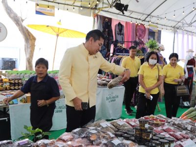 ร้านกาชาด พช. สวนลุมพินีคึกคัก นำ OTOP เด่นดังมาให้ท่านได้ชม ชิม ช้อป อย่างจุใจ