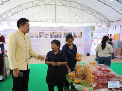 ร้านกาชาด พช. สวนลุมพินีคึกคัก นำ OTOP เด่นดังมาให้ท่านได้ชม ชิม ช้อป อย่างจุใจ