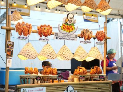 นายกสมาคมแม่บ้านมหาดไทย เยี่ยมชมและให้กำลังใจผู้ผลิต ผู้ประกอบการ OTOP ภายในงานกาชาดประจำปี พ.ศ. 2567