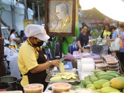 ร้านกาชาด พช. สวนลุมพินีคึกคัก นำ OTOP เด่นดังมาให้ท่านได้ชม ชิม ช้อป อย่างจุใจ